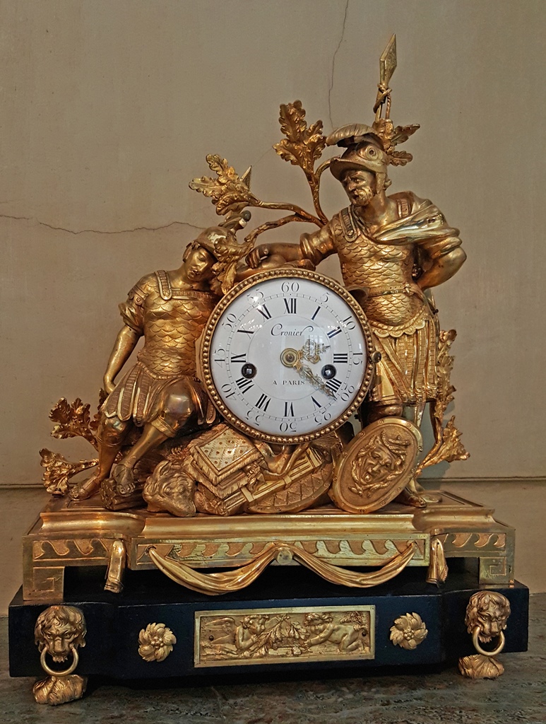 Table Clock with Soldiers